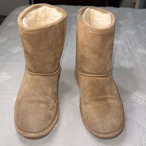 BearPaw boots size 5